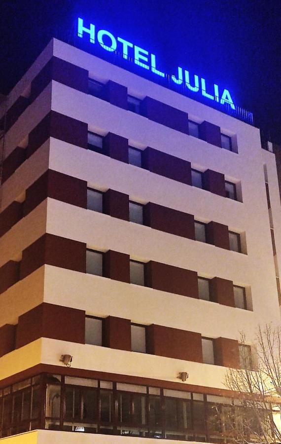Hotel Julia アランダ・デ・ドゥエロ エクステリア 写真